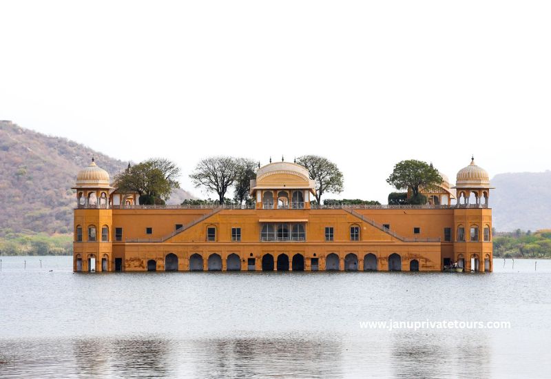 Incredible India Luxury Tour with Holi Celebration