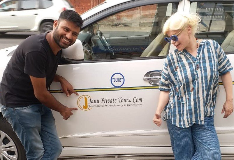 Janu Private Tours guests enjoying a personalized guided excursion in Rajasthan (Tour 79)
