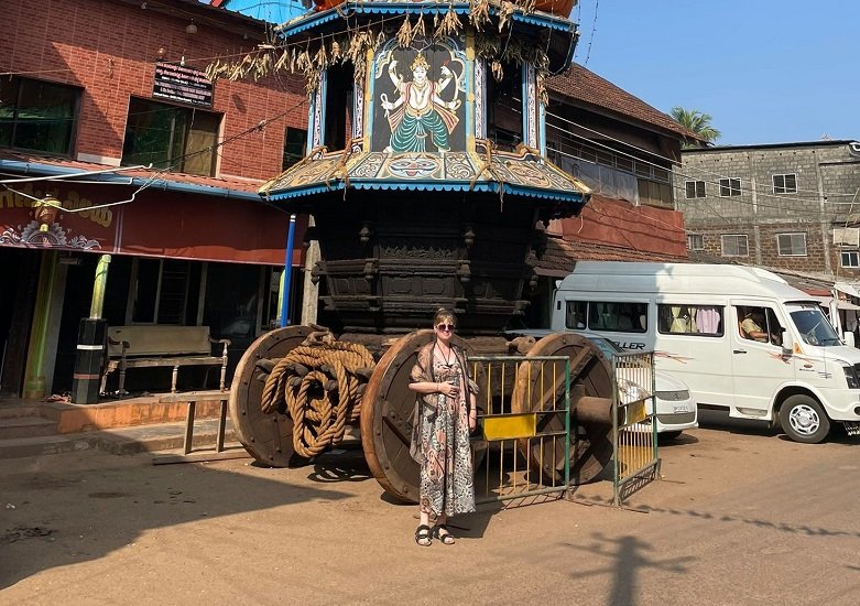 Travelers experiencing authentic cultural moments and sightseeing with Janu Private Tours (Moment 336)