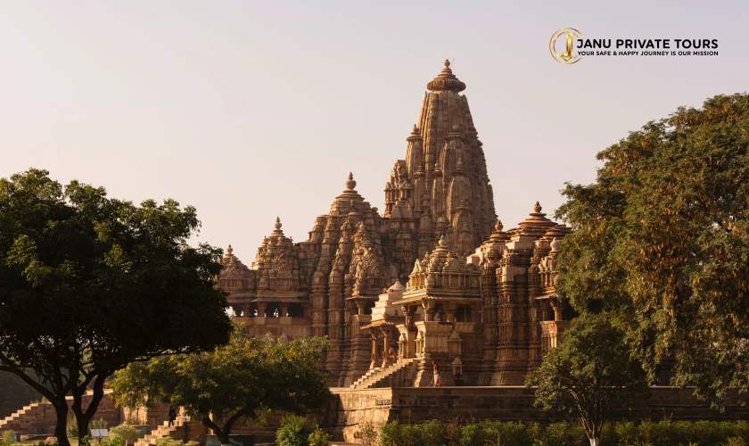 golden-triangle-tour-with-khajuraho-varanasi-2
