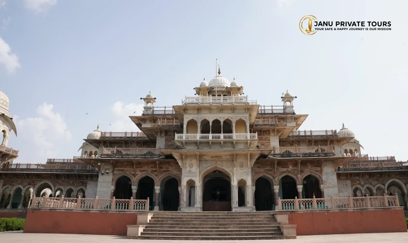 golden-triangle-tour-with-khajuraho-varanasi-3