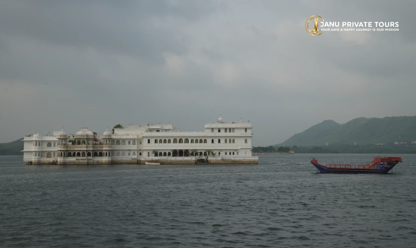 golden-triangle-with-udaipur-4